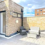 Modern Townhouse Close To 02 Excel 5Mins To Tube