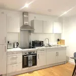 Modern Townhouse Close To 02 Excel 5Mins To Tube