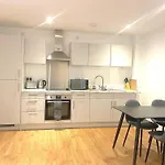 Modern Townhouse Close To 02 Excel 5Mins To Tube